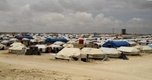 مشهد من تلة تطل على مخيم عين عيسى للنازحين في سوريا، مايو/أيار 2018. © 2018 هيومن رايتس ووتش