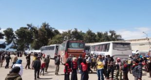 خيار التهجيرٍ أو البقاء تحت رحمة النظام (Getty)