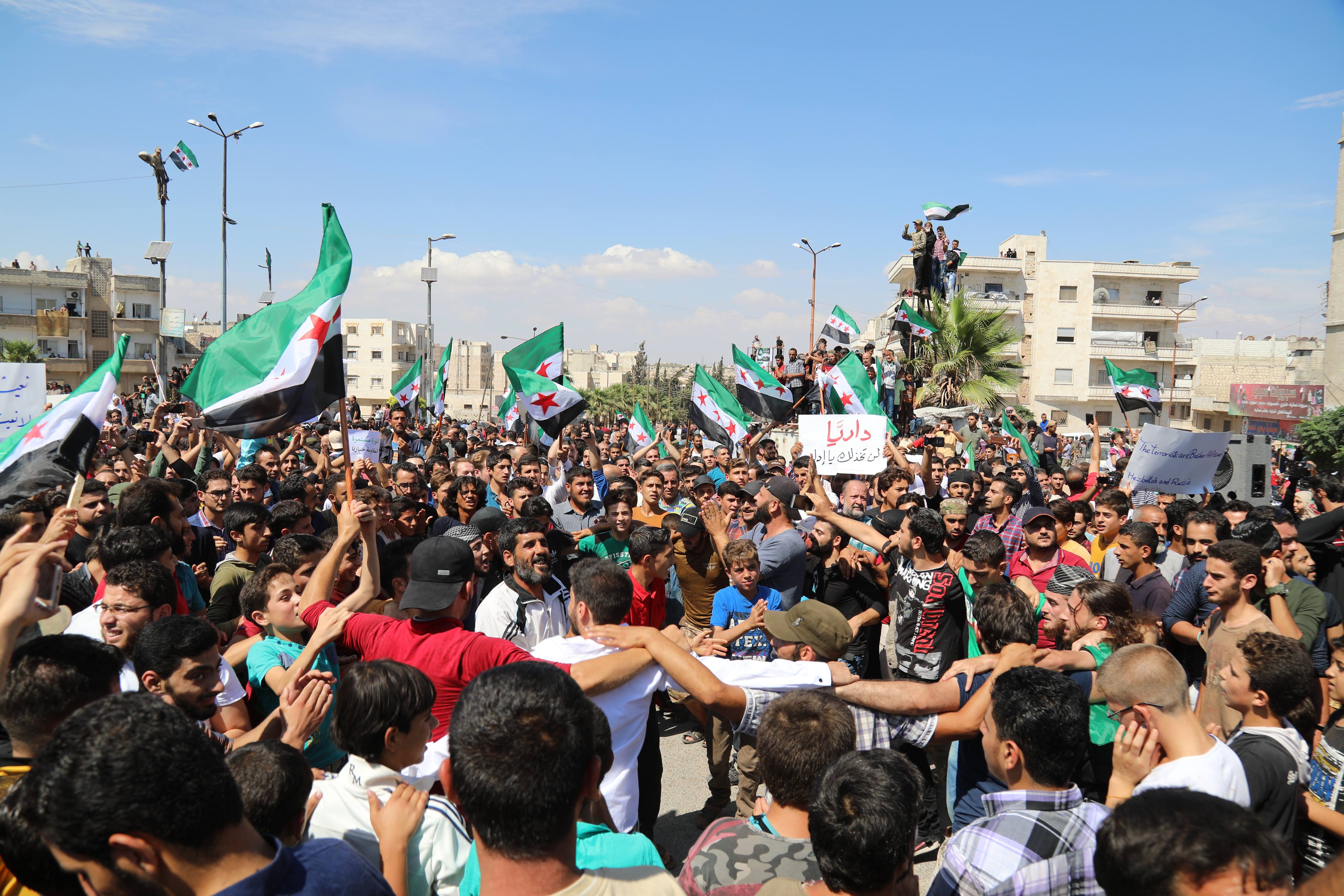 اداء المعارضة دون تطلعات الشعب السوري الثائر /مظاهرات ضد الأسد في إدلب/ عامر السيد علي