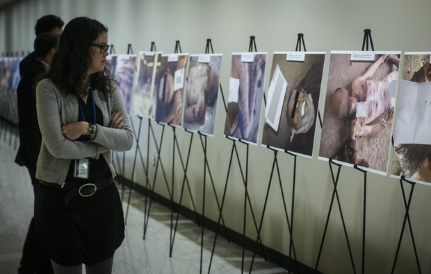 تم تهريب صور ضحايا التعذيب أثناء الاحتجاز إلى خارج سوريا من قبل ضابط في الطب الشرعي (أ ف ب)