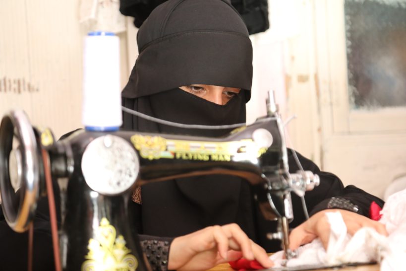 منحتها فرصة لتعلم مهنة الخياطة - عامر السيد علي